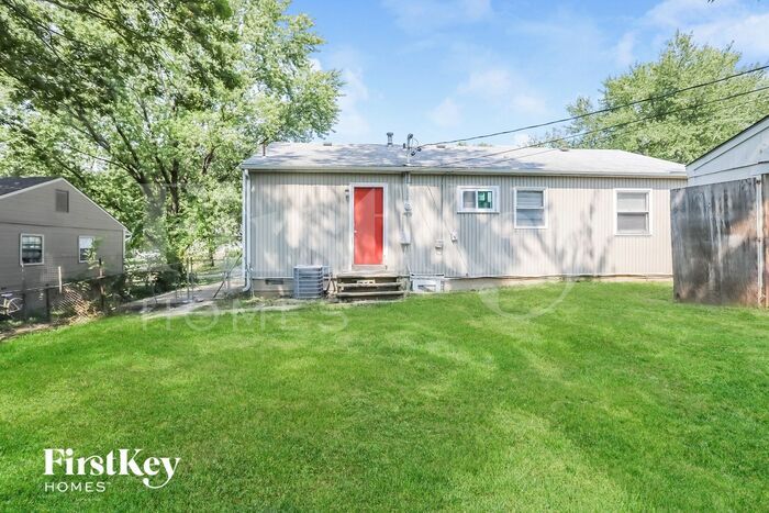 Building Photo - 3605 NE 54th St