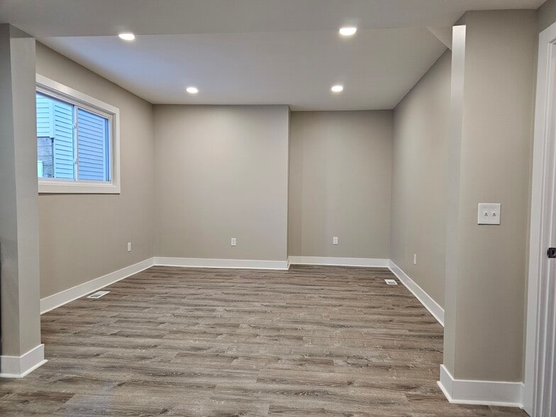 Living room - 286 Reiman St