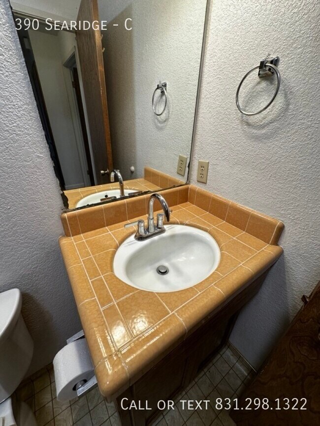 Building Photo - 390 Searidge-C