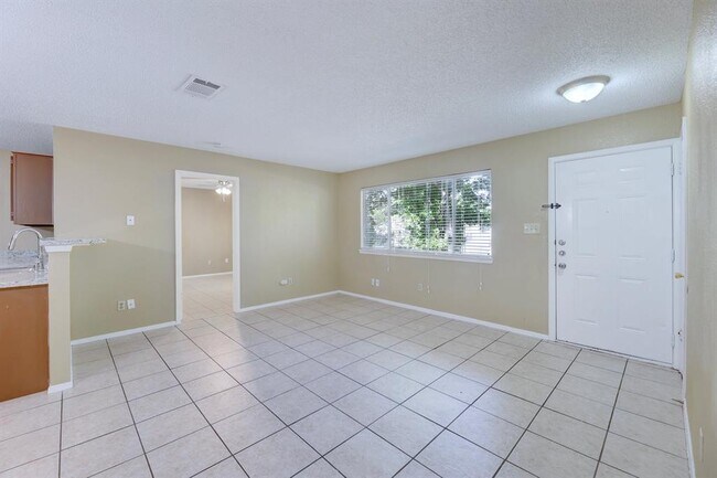 Building Photo - 12302 Dellrey Dr