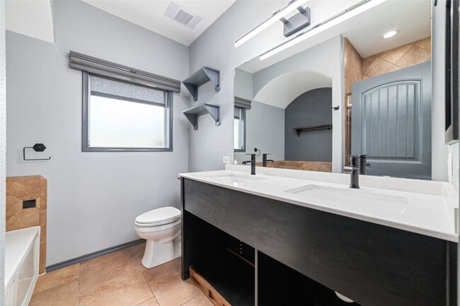 Building Photo - 5115 Whitebridge Ln