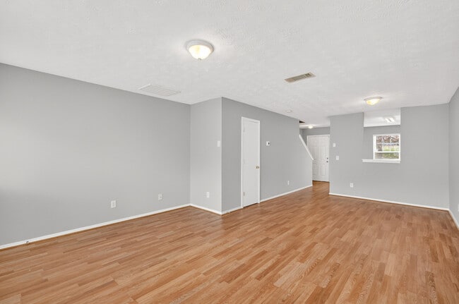 Building Photo - 1006 Halifax Ln