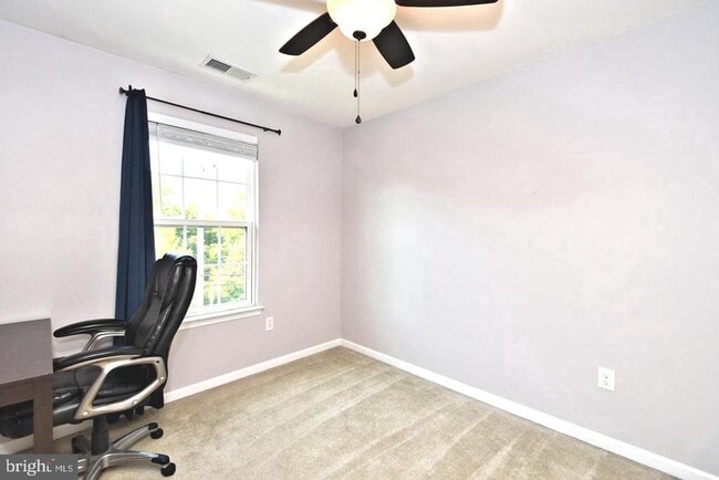 Building Photo - 353 E Hancock St