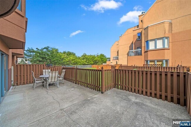 Building Photo - 303 Ellery Ct