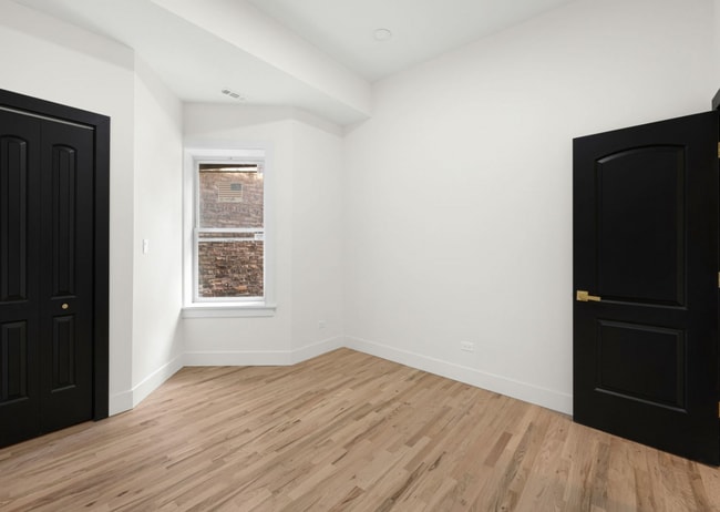 Building Photo - 3216 W Fulton Blvd