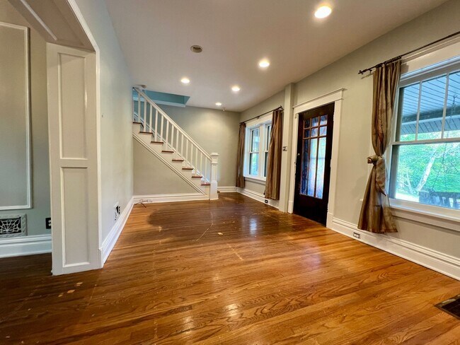 Building Photo - 6114 Columbia Ave