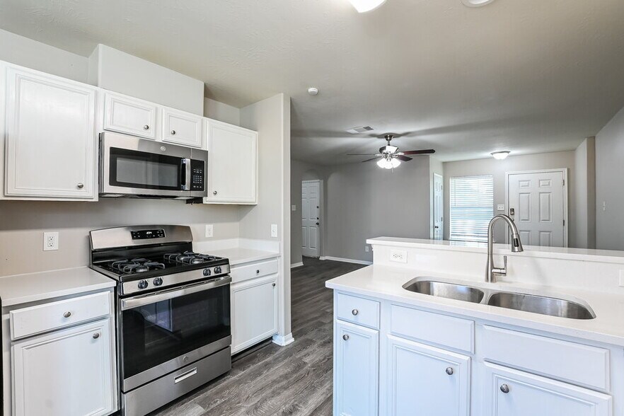 Building Photo - 21446 Wilona Way