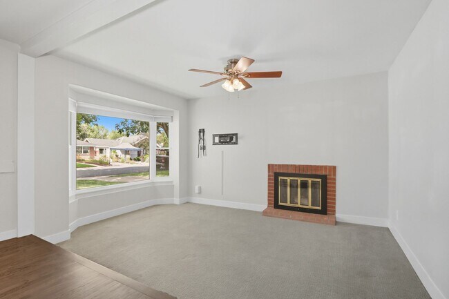 Building Photo - 3 bed 1 bath Ranch in Lowry in Denver