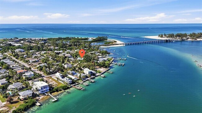 Building Photo - 700 Lands End Dr