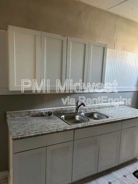 Building Photo - 2516 S Washington St