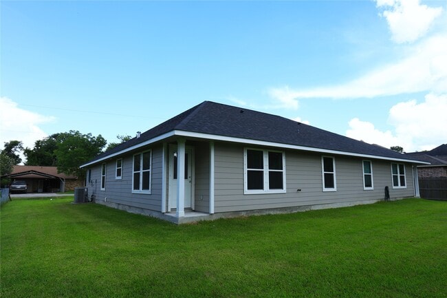Building Photo - 1012 -A Oak St