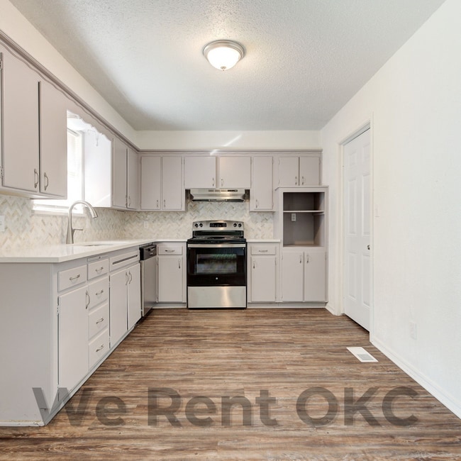 Building Photo - 1332 SW 77th Pl