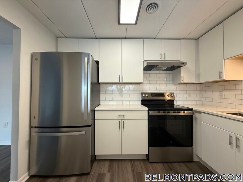 Building Photo - 55 Hill Rd