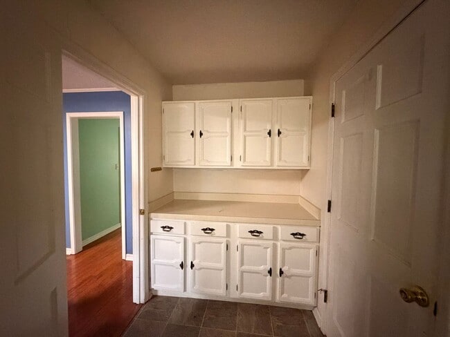 Building Photo - Discover a comfortable 3-bedroom, 2-bath home located on the west side of Russellville, AR.