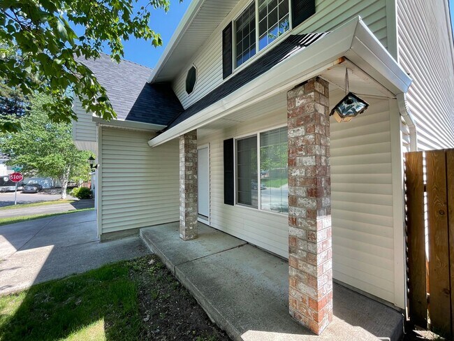 Building Photo - Spacious 4-Bedroom, 2.5-Bath Home with Deck, Fireplace & Updated Kitchen