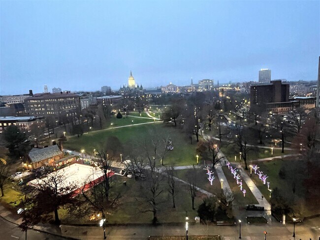 Building Photo - 1 Gold St