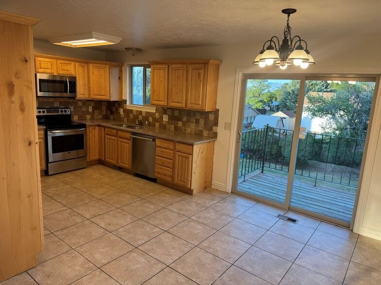 Building Photo - 4481 S Woodgrove Dr
