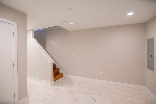 Building Photo - Modern & Efficient Point Breeze Townhome!
