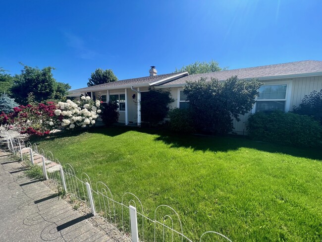 Building Photo - 2570 Aztec Ave