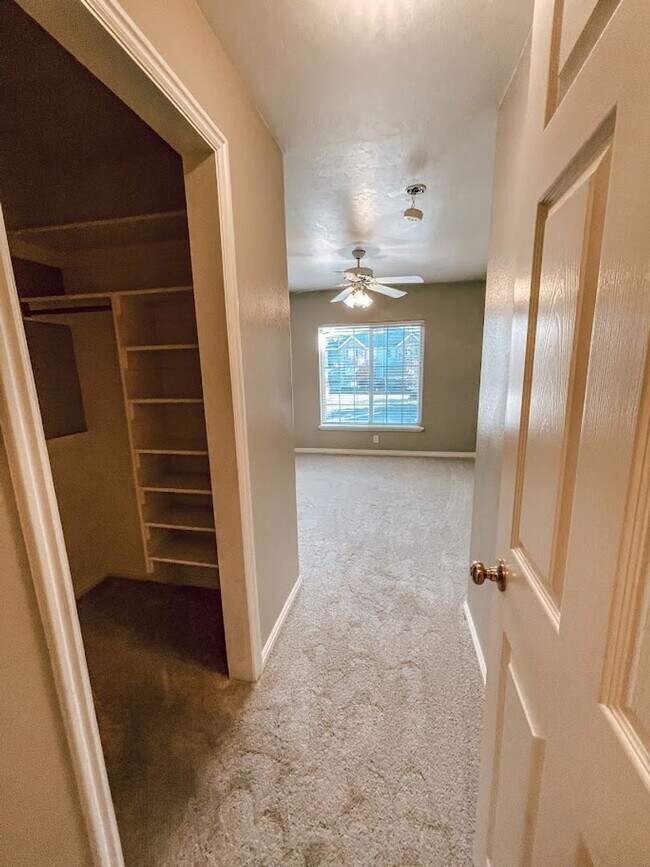 Building Photo - Timeless Condo in the Heart of Orem