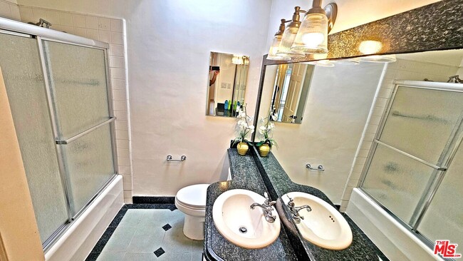 Building Photo - 132 S La Peer Dr