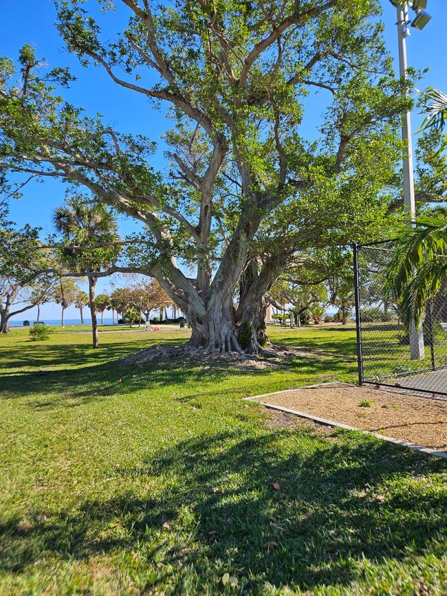 Building Photo - Welcome to your haven on the bay in Beauti...