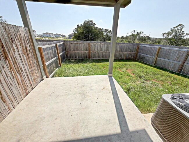 Building Photo - 135 Damon Dv