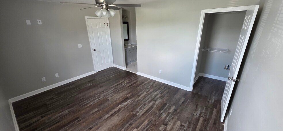 Building Photo - 285 Creekwood Ave