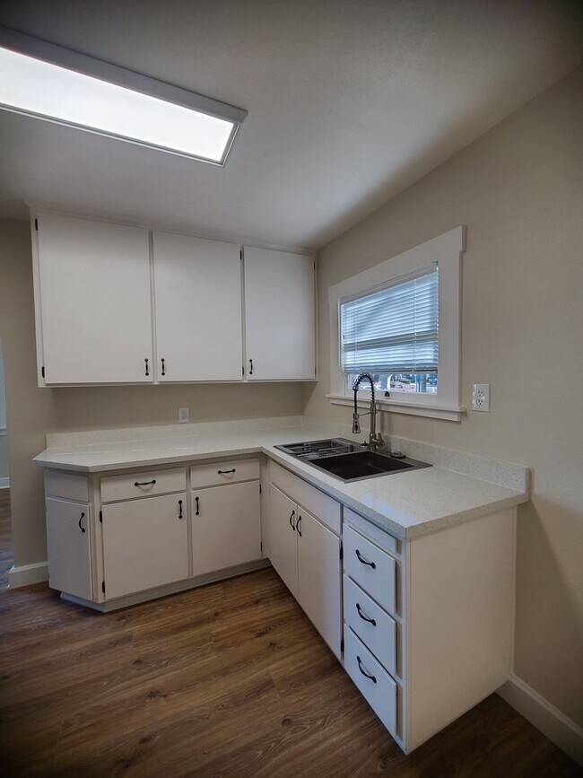 Building Photo - Action Properties R.E.S. Inc offering Central Roseville 2 Bed, 1bath  Carport Parking, Large yard...