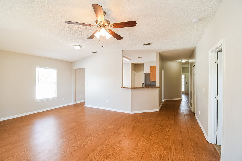 Building Photo - 7533 International Village Dr
