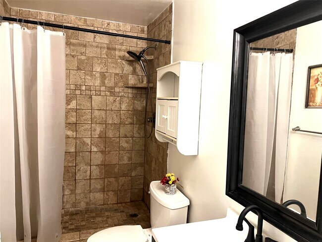 Building Photo - 10047 Westpark Dr