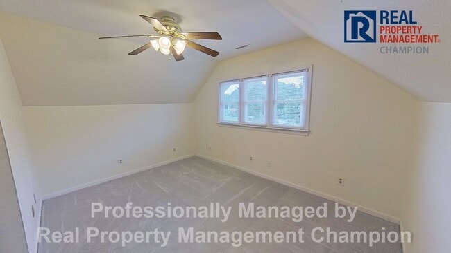 Building Photo - Charming Water Front Home with Private Dock