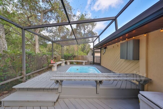 Building Photo - 817 Bannockburn Ave