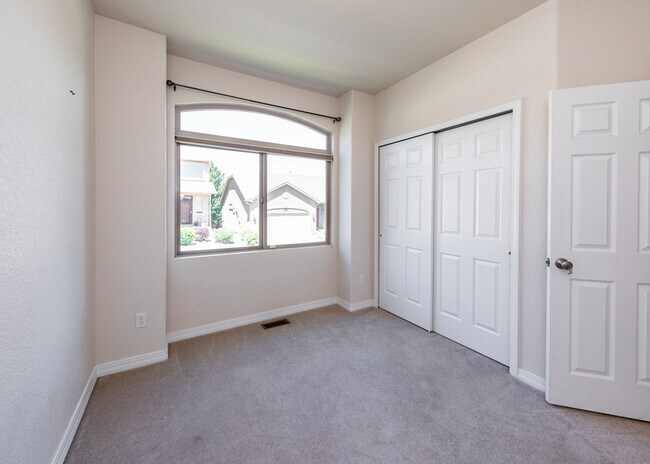 Building Photo - 5607 University Village View