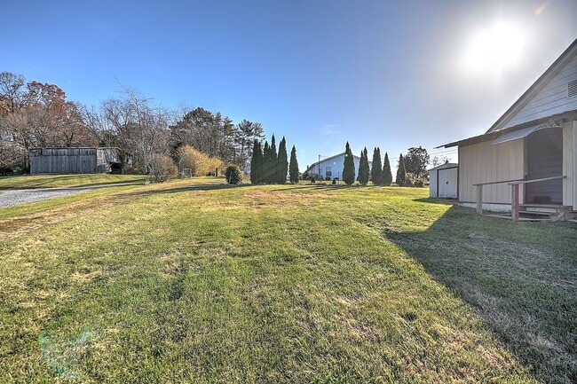 Building Photo - 1408 W College St