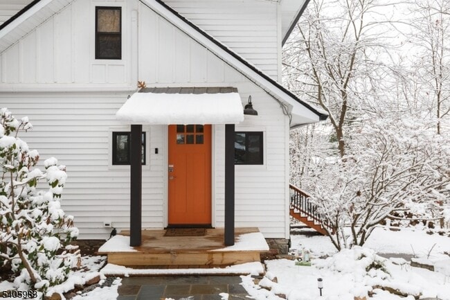 Building Photo - 377 Lakeside Rd