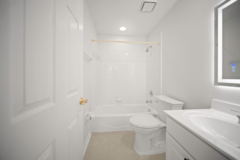 Building Photo - 10061 Vineyard Lake Rd E