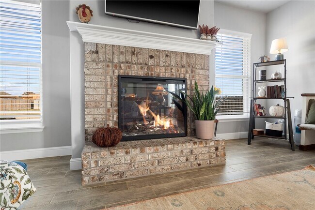 Building Photo - 102 Manfield Ave