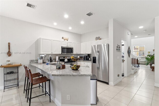 Building Photo - 5343 SW 40th Ave