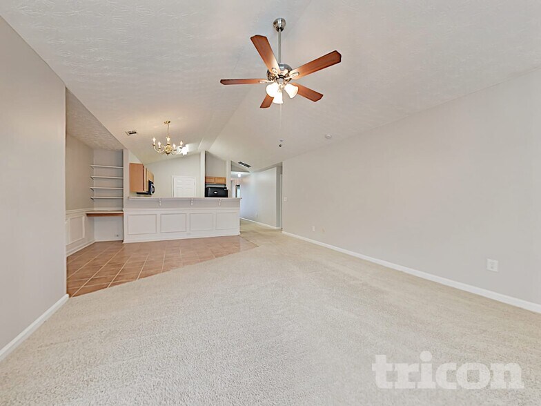 Building Photo - 613 Shadow Lake Dr