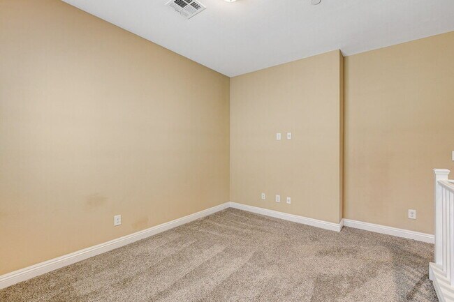 Building Photo - 1074 Fish Pond Ave