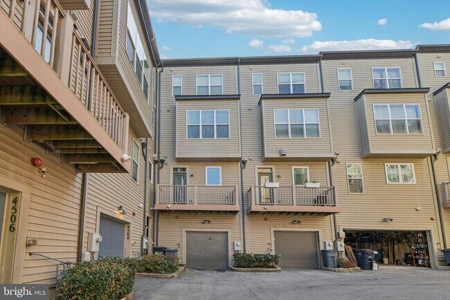 Building Photo - 5627 45th Ave