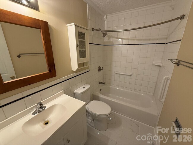 Building Photo - 9423 Fairmead Dr