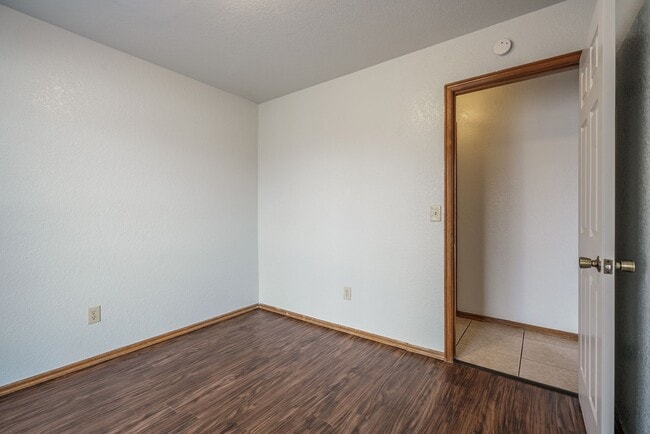 Building Photo - 4 Bed 2 Bath in Moore School District