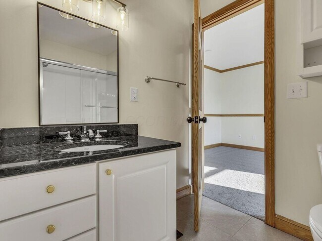 Building Photo - Your country retreat awaits!