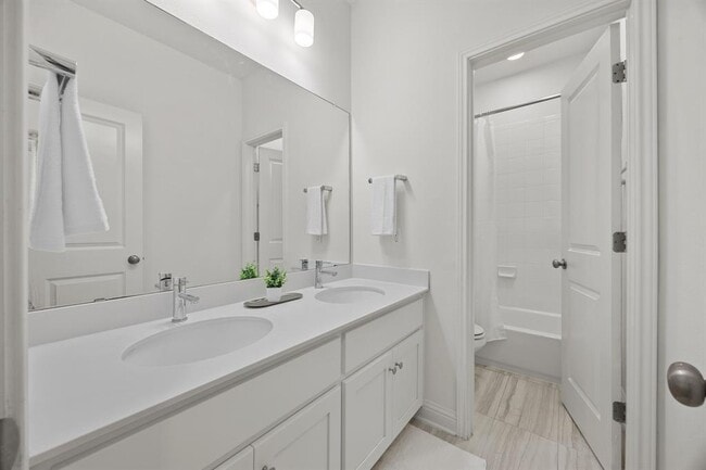 Building Photo - 5305 Mandevilla Dr