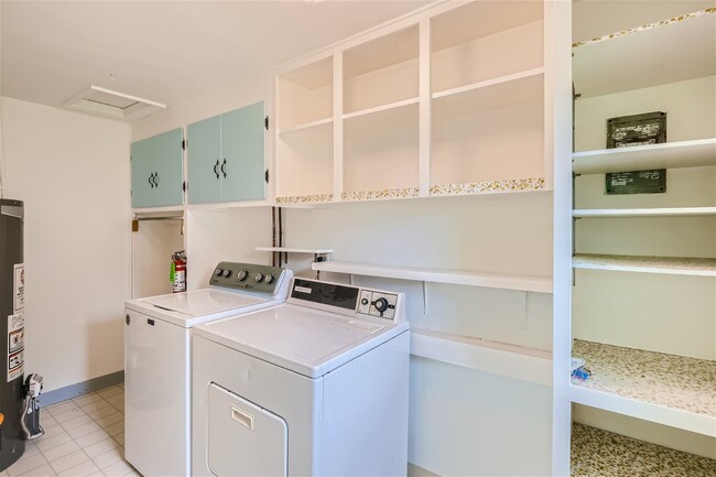 Spacious pantry and laundry room with washer and dryer - 1708 Aspen St