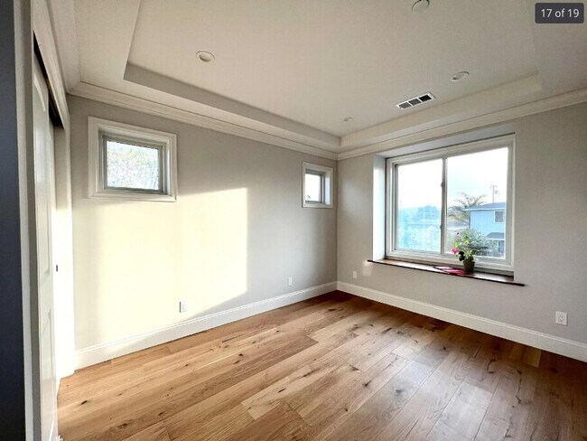 Building Photo - 661 Hampshire Ave