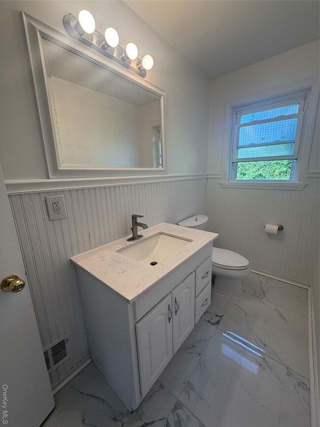 Building Photo - 11 Willow Ln