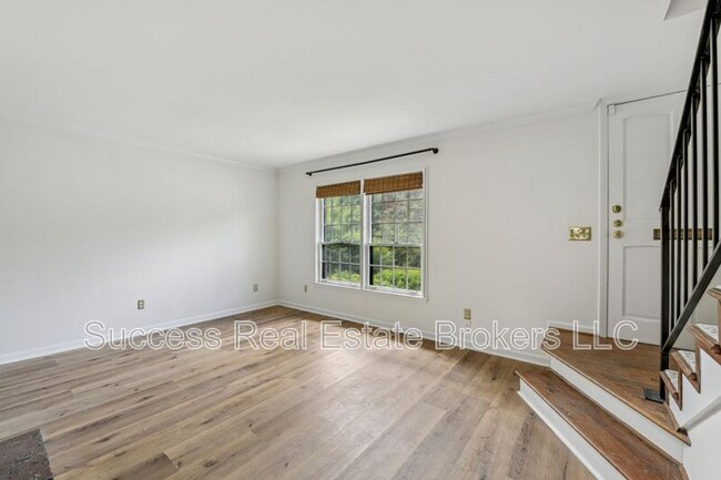 Building Photo - 98 La Rue Pl NW